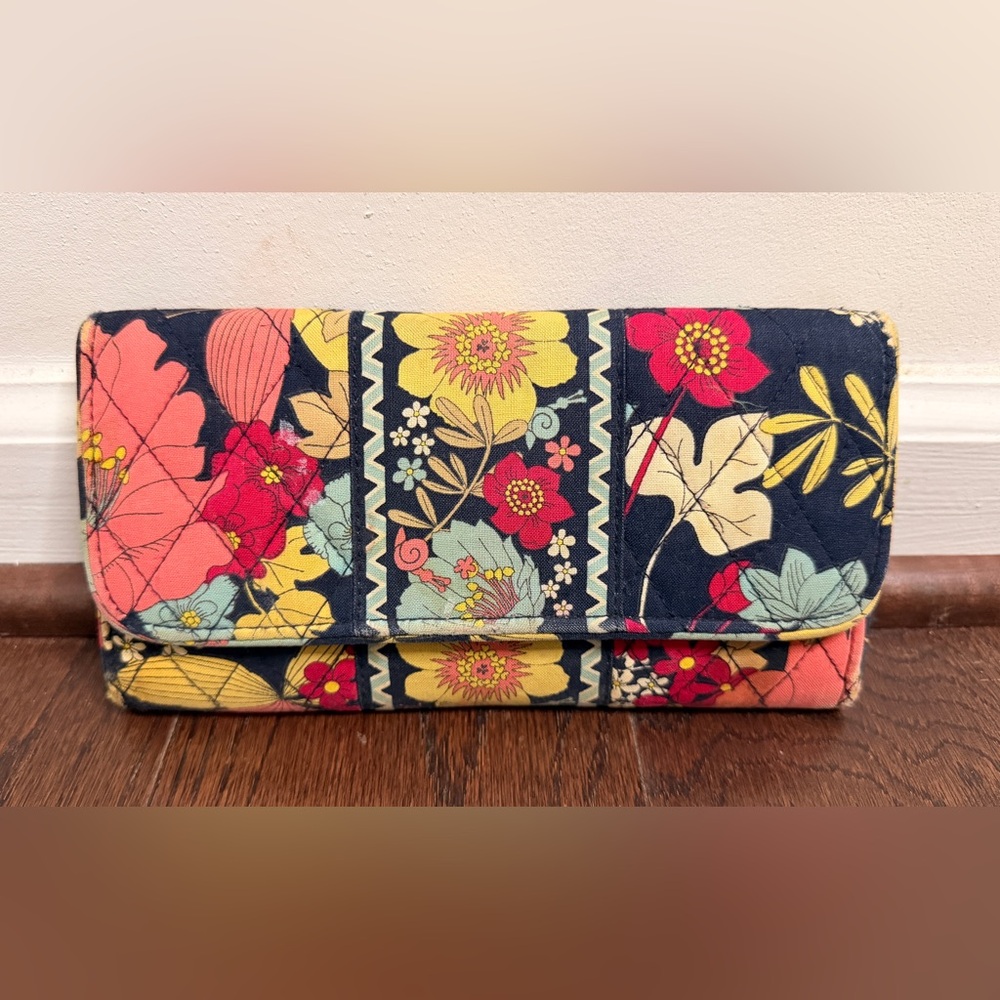 Vera Bradley All-In-One Wallet - Silly Snails Floral Print - Navy/Pink/Yellow